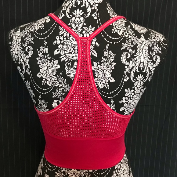 NWOT Marilyn Monroe Sport Bra w/ removable padding Rose Pink Size Medium - Picture 2 of 6